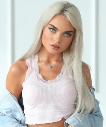 Соблазнительная красотка приглашает на незабываемую встречу, где исполнит все твои желания и фантазии. Яркая, страстная, готова к экспериментам. Звони, не пожалеешь! 7307, 26 лет